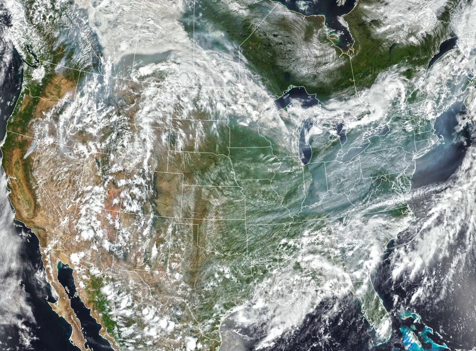 The smoke from fires in the west has travelled across the continent to the east. Source: NASA Earth Observatory