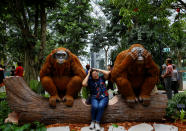 <p>Una mujer posa en el Canopy Park. REUTERS/Feline Lim </p>