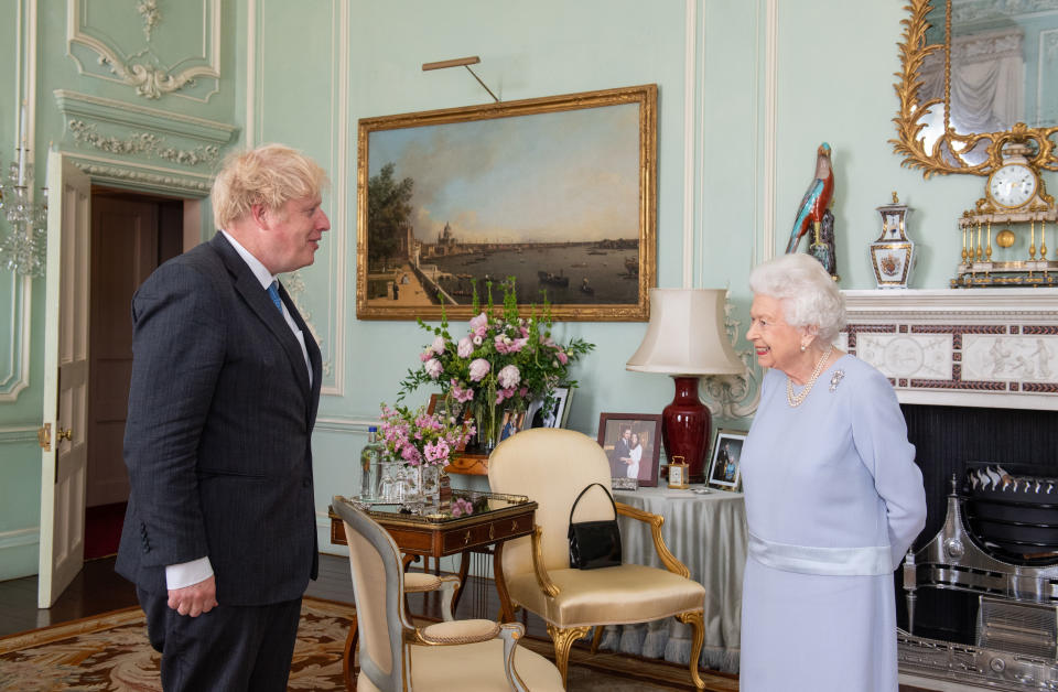 LONDON, ENGLAND - JUNE 23: Queen Elizabeth II greets Prime Minister Boris Johnson during the first in-person weekly audience with the Prime Minister since the start of the coronavirus pandemic at Buckingham Palace on June 23, 2021 in London, England. (Photo by Dominic Lipinski - WPA Pool/Getty Images)
