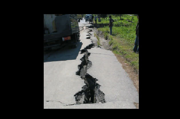 8.7 quake hits Indonesia, tsunami alert in India