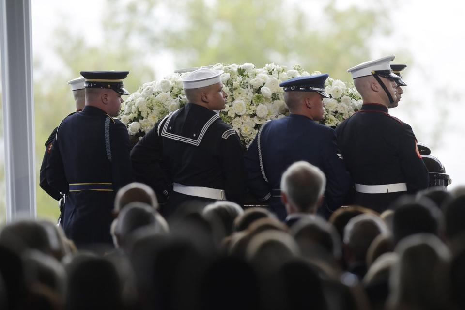 When a former first lady dies, the current government decides how to honor her.
