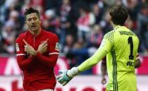 Football Soccer - Bayern Munich v Hamburg SV - German Bundesliga - Allianz Arena, Munich, Germany - 25/02/17 - Bayern Munich's Robert Lewandowski celebrates goal v Hamburg SV. REUTERS/Michaela Rehle