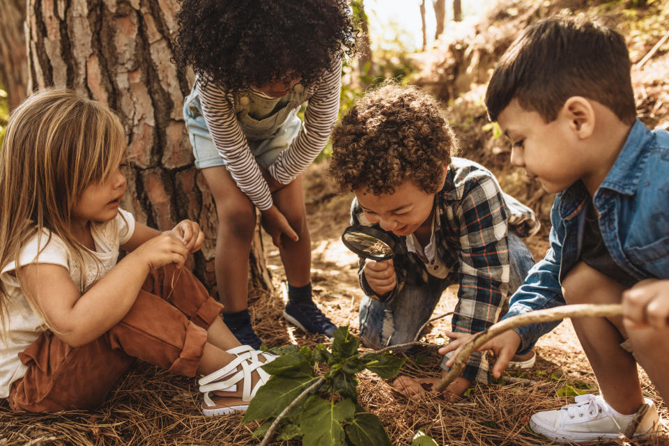 Wichtig ist, Kindern den Freiraum zu geben, ihre eigene Entdeckerfreude auch auszuleben. (Symbolbild: Getty)