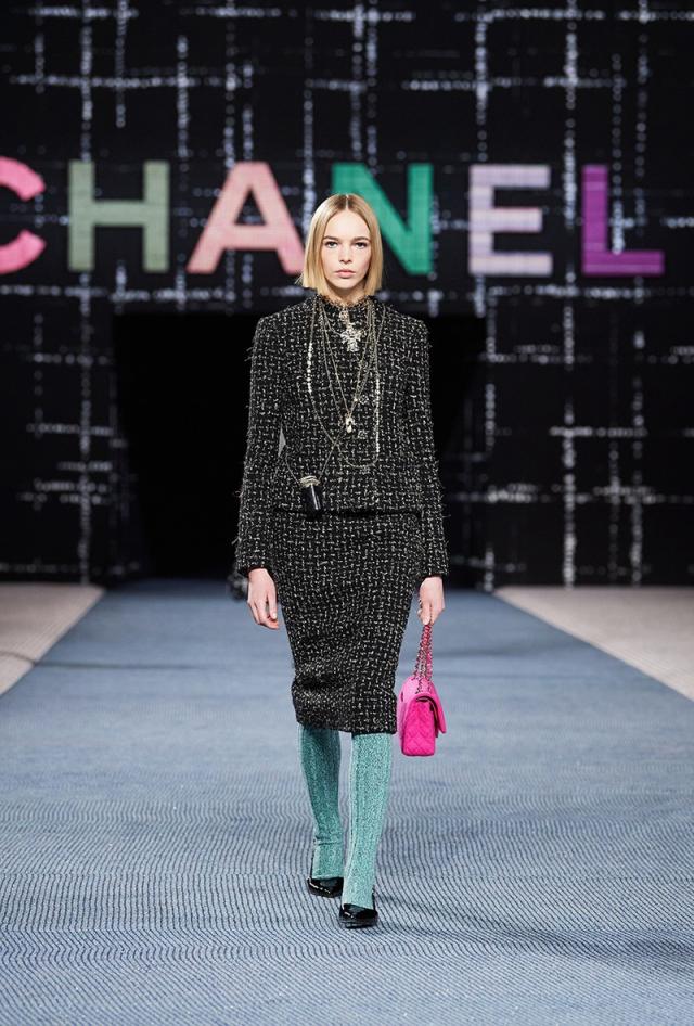 Chanel's FW22 Collection Is All About Tweeds