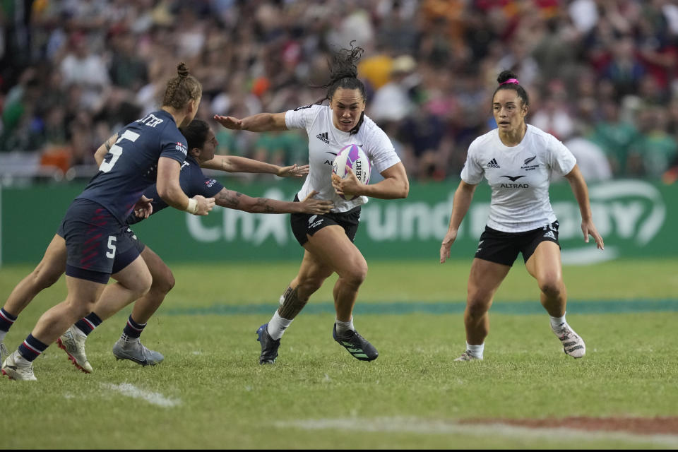 New Zealand's Portia Woodman-Wickliffe runs with the ball during the women's final match against the United States in the Hong Kong Sevens rugby tournament in Hong Kong, Sunday, April 7, 2024. (AP Photo/Louise Delmotte)