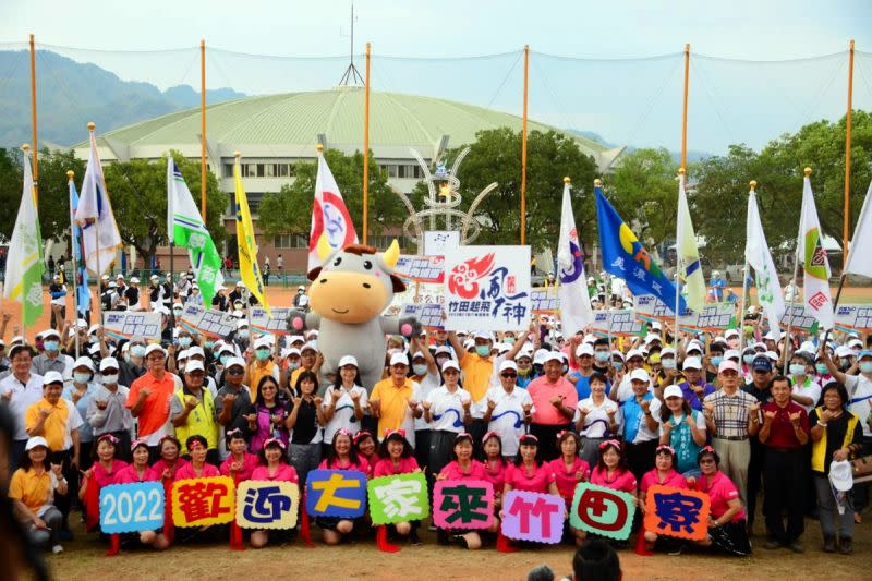 ▲第56屆六堆運動會今 (11日)在右堆美濃國中閉幕，來自六堆12鄉區與附堆的好手在運動場上競技外，還能體驗美濃客庄的在地風情及美食，促進了在地的觀光。（圖／六堆客家文化園區提供, 2021.04.11）