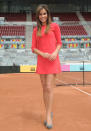 <p>Mucho más acertada estuvo la presentadora Lara Álvarez durante la presentación del Mutua Madrileña Madrid Open 2011 con su minivestido color coral. (Foto: Gtres). </p>