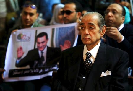 Fareed El-Dib, lawyer of former Egyptian President Hosni Mubarak, looks on before the verdict at the High Court in Cairo, Egypt, January 9, 2016. REUTERS/Stringer