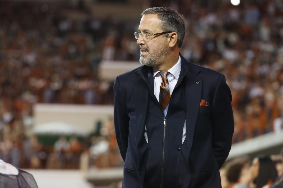 It took some effort — and a lot of gas — but Texas athletic director Chris Del Conte was able to make it to Milwaukee in time for Friday's NCAA Tournament opener between Texas and Virginia Tech. He picked up two UT fans at the Austin airport and drove nearly 1,200 miles.