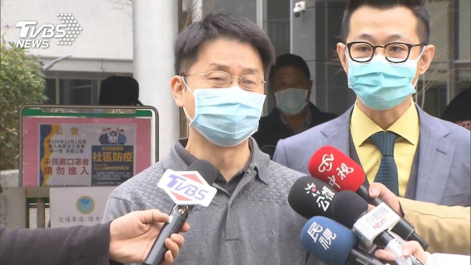 呂世明被廢除醫師證書後，出面淚喊不公平。（圖／TVBS資料畫面）
