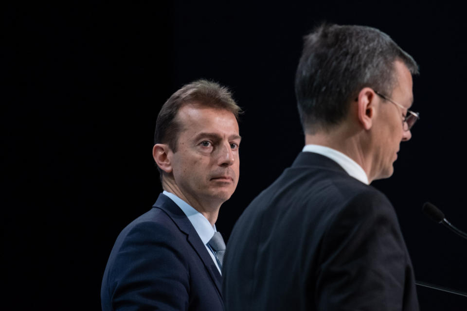 Guillaume Faury, chief executive officer of Airbus SE, sits beside Dominik Asam, chief financial officer of Airbus SE, during a full year earnings news conference in Toulouse, France, on Thursday, Feb. 13, 2020. Photo: Balint Porneczi/Bloomberg