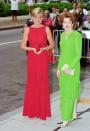 <p>In a battle of bold colors, United States congresswoman Elizabeth Dole wore a lime green chiffon gown, while Princess Diana rocked a sleeveless red design. The Princess was in the United States to attend a fundraising gala for the American Red Cross in Washington D.C. </p>