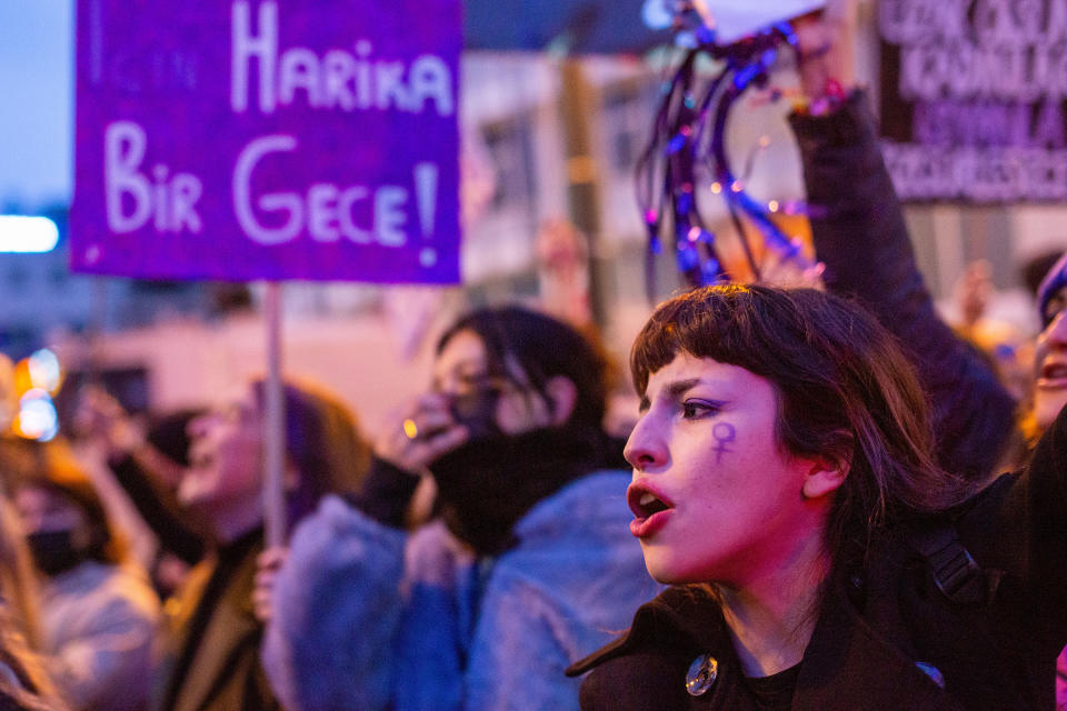 A protester shouts at a feminist night march in Istanbul on March 8, 2022.<span class="copyright">Özge Sebzeci for the Fuller Project</span>