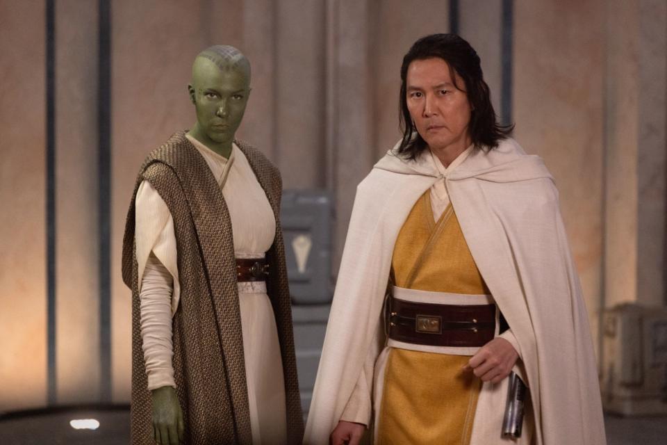 Jedi-Meisterin Vernestra Rwoh (Rebecca Henderson) beauftragt Jedi-Meister Sol (Lee Jung-jae) damit, einen mysteriösen Killer zu finden. (Bild: Disney+ / © 2024 Lucasfilm Ltd. & TM. All Rights Reserved.)