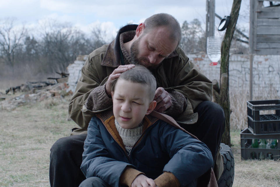 Mykhailo Korzhanivskyi und Yaroslav Bezkorovainyi in Folge 3 von «Those Who Stayed» (Bild: Red Arrow Studios International/ProSieben/dpa)