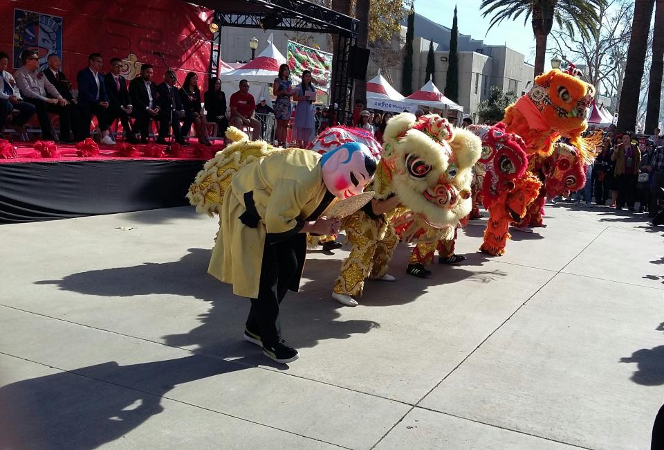 2020洛杉磯最大華人工商大展 祥獅獻瑞賀春節