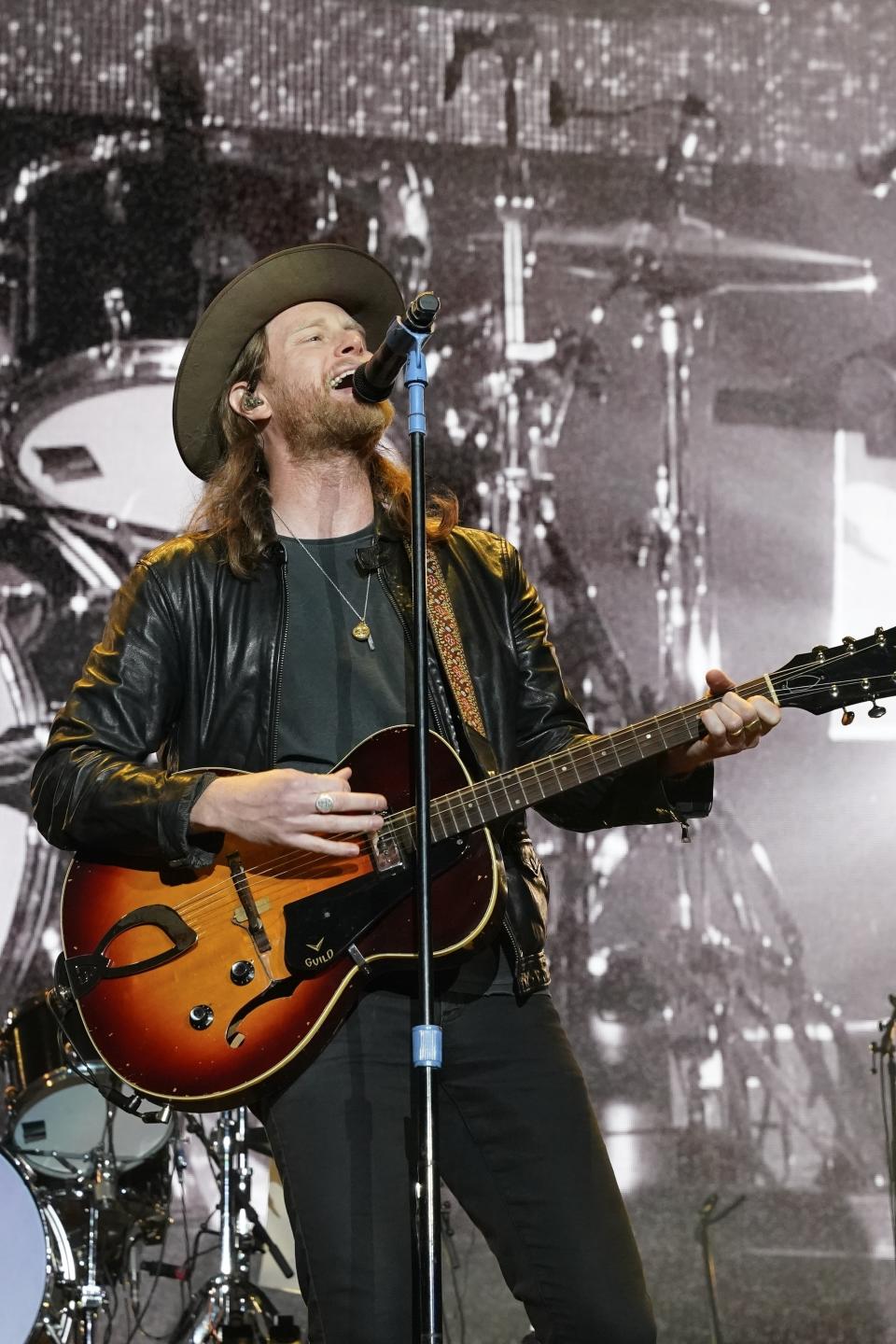 Wesley Schultz de The Lumineers durante su concierto en el festival Corona Capital en la Ciudad de México, el domingo 19 de noviembre de 2023. (Foto AP/Aurea Del Rosario)