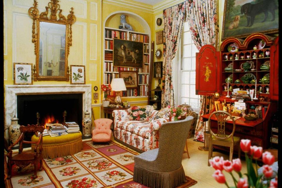 <p>Inspired by Nancy Lancaster's famous drawing room in London, not to mention the English country look popularized by his friend designer John Fowler, New York decorator Mario Buatta chose this sunny shade for his own living room, where it served as crisp foil for his collections, from books to dog paintings and more.</p>