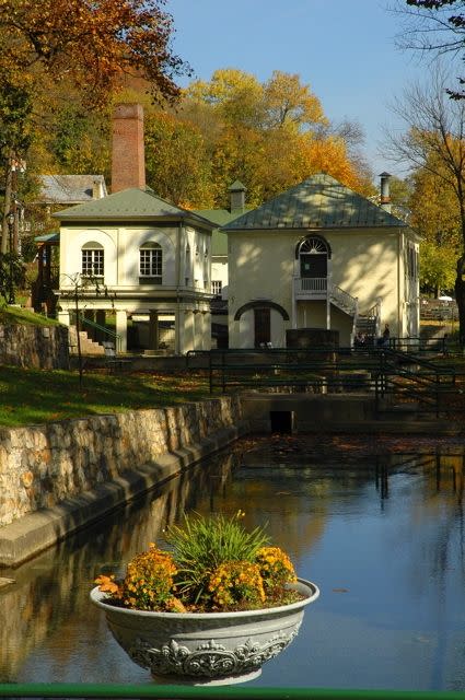 <p>It's not every day that you find a town nicknamed "<a href="http://www.berkeleyspringssp.com/" rel="nofollow noopener" target="_blank" data-ylk="slk:America's First Spa;elm:context_link;itc:0;sec:content-canvas" class="link ">America's First Spa</a>," but Berkeley Springs is just that. Washington bathed in the warm mineral springs — and so can you, in the baths at Berkeley Springs State Park. </p><p><em>Photo via <a href="https://commons.wikimedia.org/wiki/File:BerkeleySpringsSP_WestVirginia.jpg " rel="nofollow noopener" target="_blank" data-ylk="slk:Wikimedia Commons;elm:context_link;itc:0;sec:content-canvas" class="link ">Wikimedia Commons</a> </em></p>