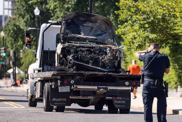 PHOTO: A tow truck removes a car that crashed into a Capitol barricade in Washington, Aug. 14, 2022. (Jim Lo Scalzo/EPA-EFE/Shutterstock)