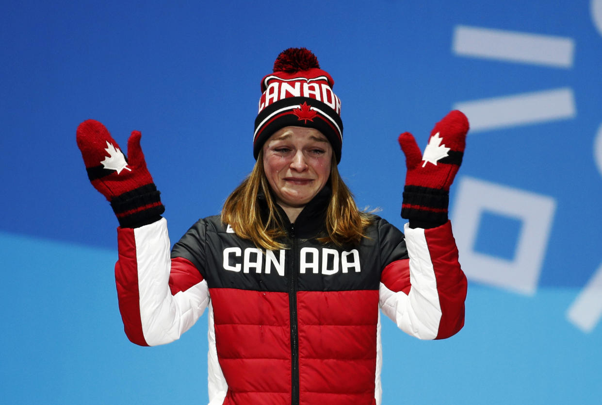 La canadiense Kim Boutin durante la entrega de medallas. (AP Photo/Patrick Semansky)