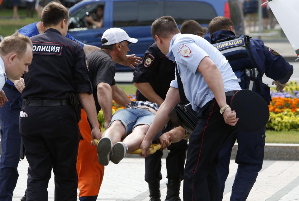 Members of the emergency services carry an injured passenger outside a metro station following an accident on the subway in Moscow July 15, 2014. Two people were killed when a train on the Moscow subway went off the rails between two stations on Tuesday, and up to 45 were injured, an emergency services official said. (REUTERS/Sergei Karpukhin)