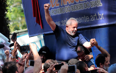 FILE PHOTO: Former Brazilian President Luiz Inacio Lula da Silva is carried by supporters in front of the metallurgic trade union in Sao Bernardo do Campo, Brazil April 7, 2018. REUTERS/Leonardo Benassatto