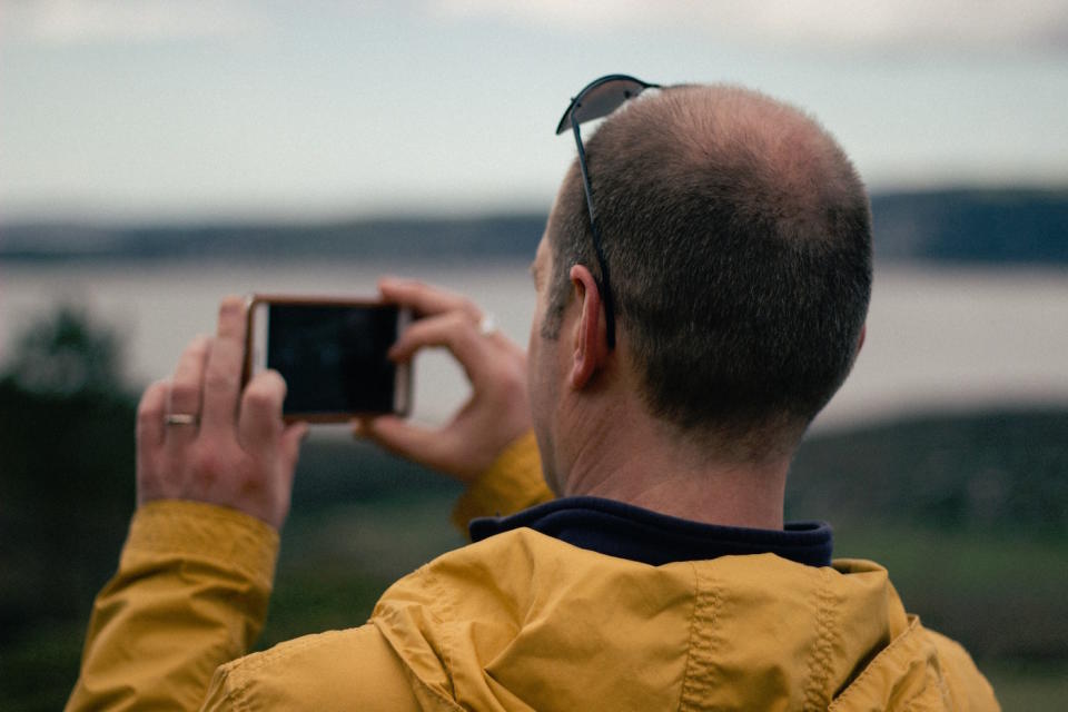 Conocer las posibilidades de nuestro teléfono nos ayudará a hacer mejores fotos - Imagen- Luke Porter vía Unsplash