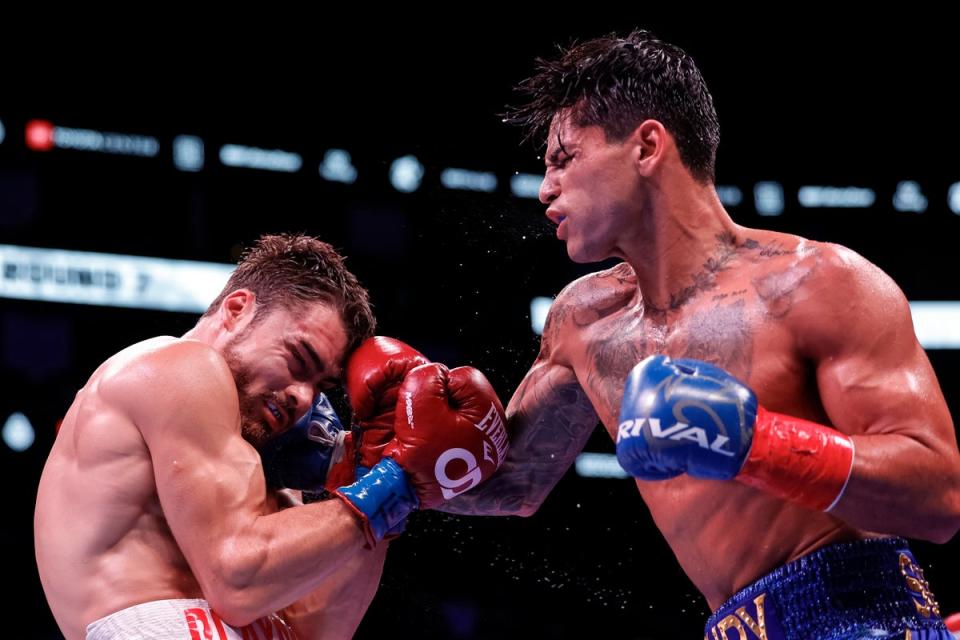 Garcia (right) secured an eighth-round TKO against Oscar Duarte in December (Getty Images)