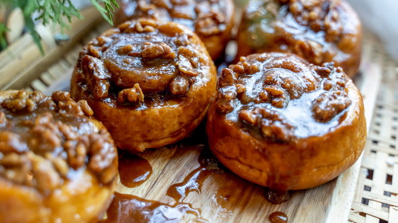 sticky buns with caramel and pecans