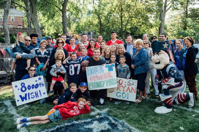 Make-A-Wish: Gronk surprises Ware teen with Super Bowl tickets