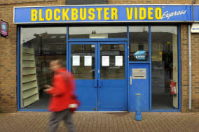 Blockbuster to close