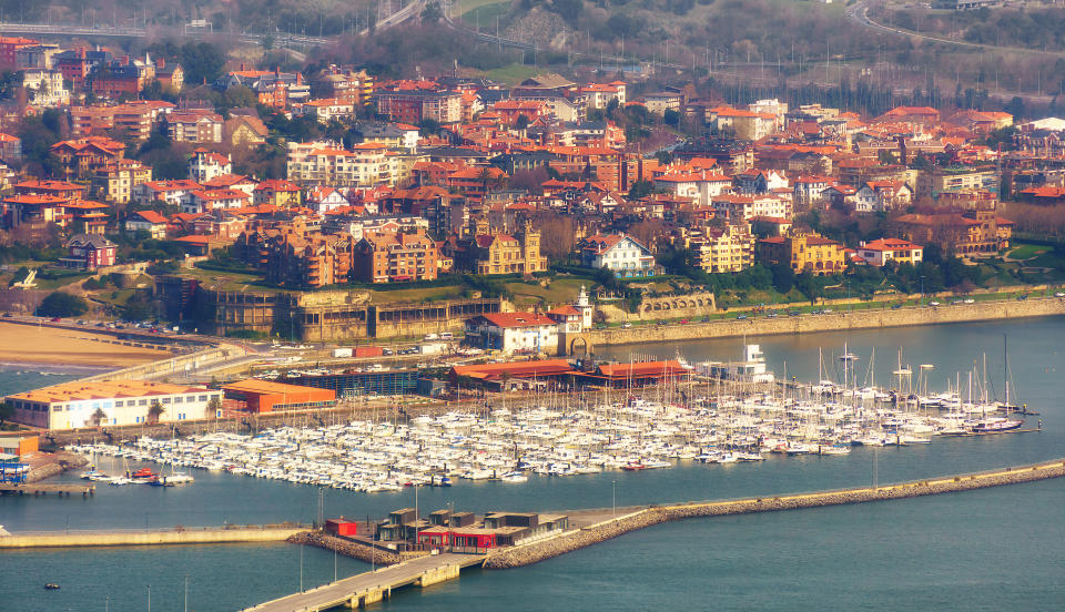 <p>En Getxo, las viviendas que se encontraban en alquiler entre enero y marzo de este 2022, tenían un precio medio de 1.034 euros mensuales. (Foto: Getty Images).</p> 