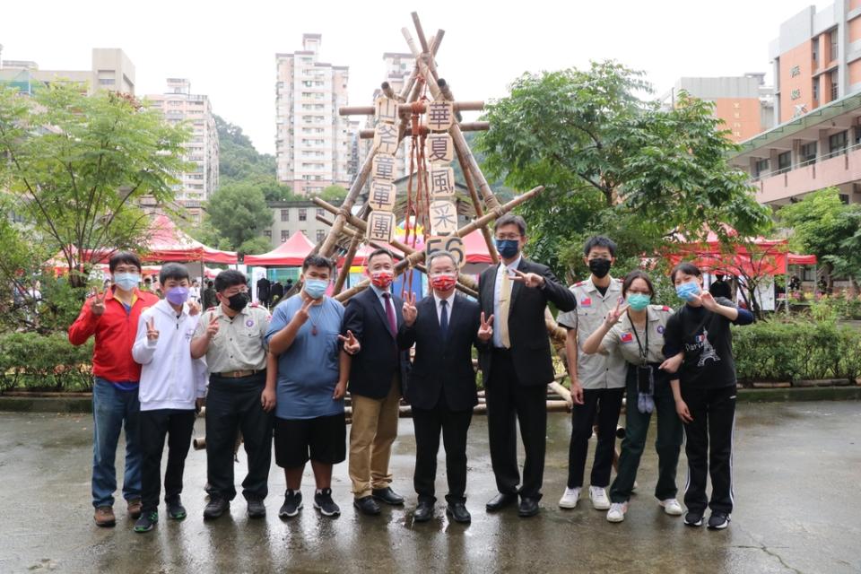 《圖說》校慶園遊會學生社團成果暨高教深耕USR計畫成果展。〈華夏科大提供〉