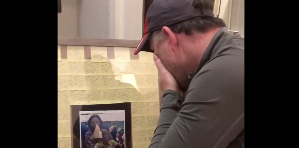 A stepfather was brought to tears when his stepdaughter gifted him all of the handwritten notes he wrote to her for Father's Day. (Photo: Twitter via @Sophia_Kallie)