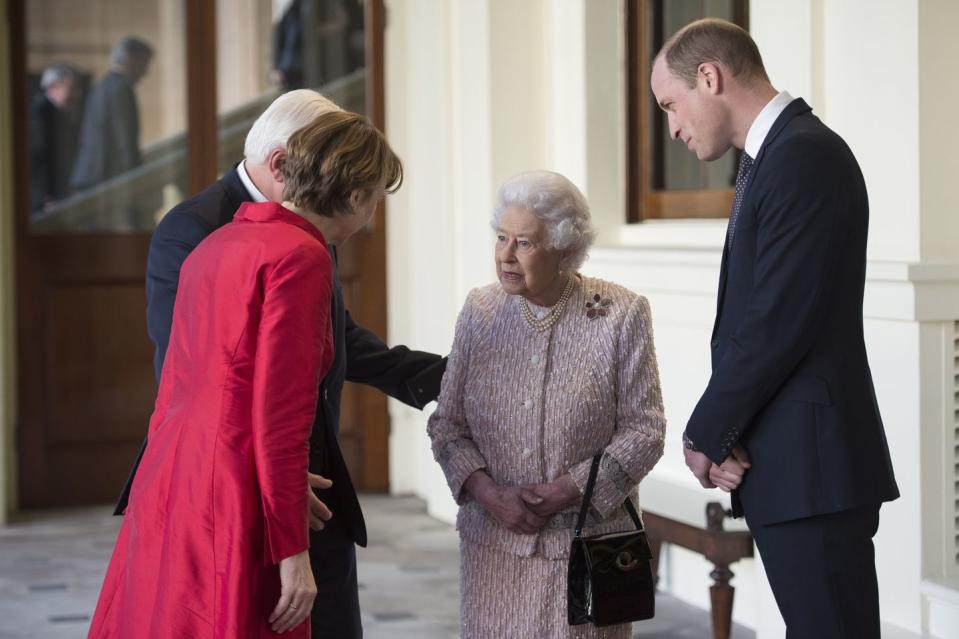 The Queen uses her handbags to send secret messages