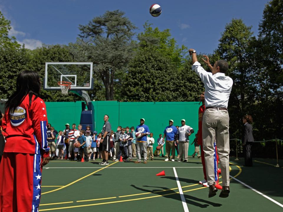 white house basketball court obama