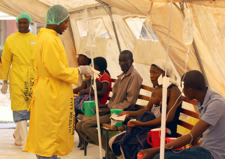 Patients are treated at a clinic dealing with cholera outbreak in Harare, Zimbabwe, September 19, 2018. REUTERS/Philimon Bulawayo