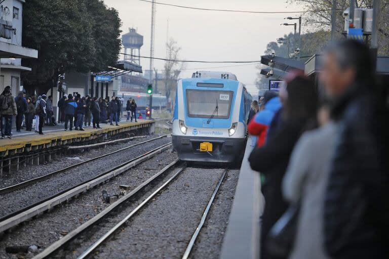 Por la medida de fuerza gremial, el tren Sarmiento tiene una demora de al menos 45 minutos