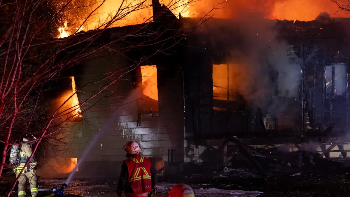 A fire destroyed a residence in Saint-Georges, Que. (Steve Jolicoeur/Radio-Canada - image credit)