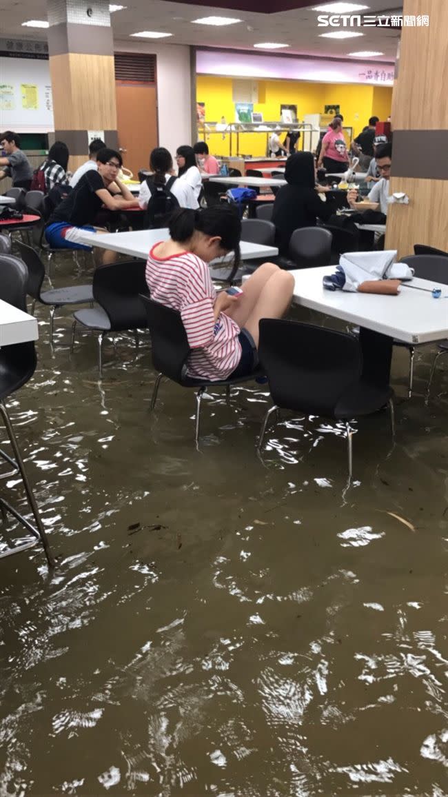 輔大逢大雨必淹，中美湖再現。（圖／翻攝畫面）