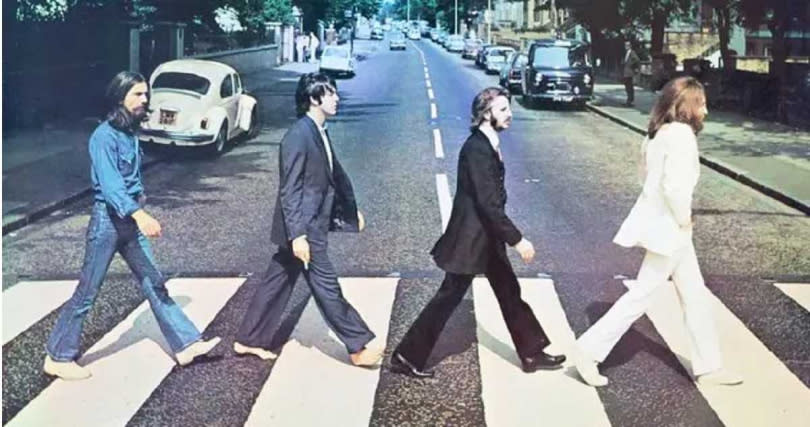 《Abbey Road》專輯封面照因為陰謀論成為考據焦點。（圖／翻攝畫面）