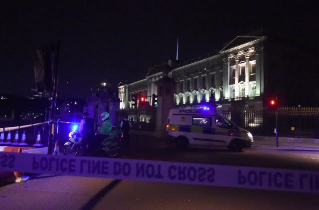 Police cordon outside Buckingham Palace. (Lauren Hurley/PA)