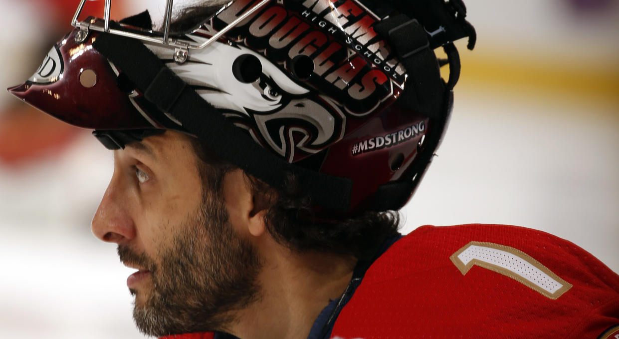 Roberto Luongo of the Florida Panthers honoured the victims of the <span>Marjory Stoneman Douglas High School</span> shooting with a custom mask on Thursday. (Getty)