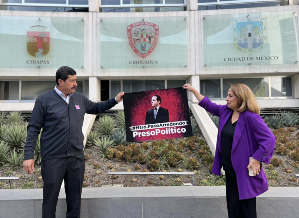 En la imagen, el exgobernador Javier Corral y la senadora Bertha Caraveo. FOTO: Twitter de Bertha Caraveo