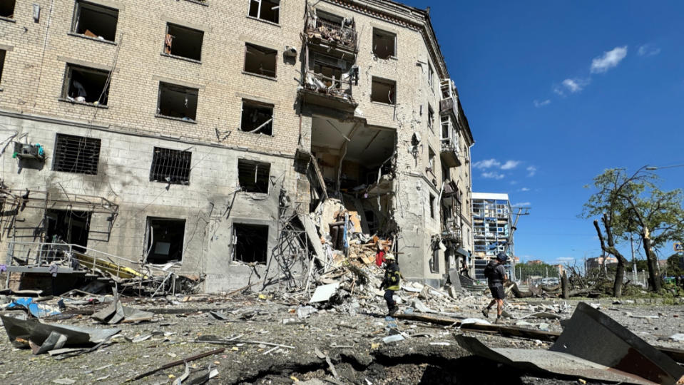 在俄軍空襲中受損的哈爾科夫建物。路透社