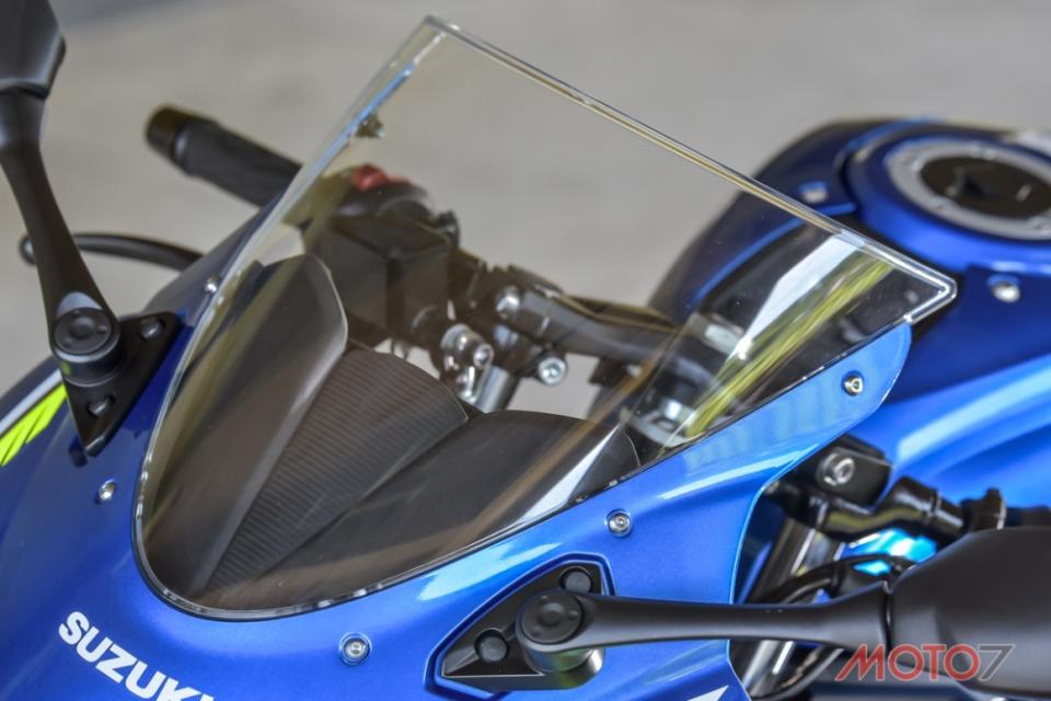 GSX-R150有著跑格必備的短風鏡。