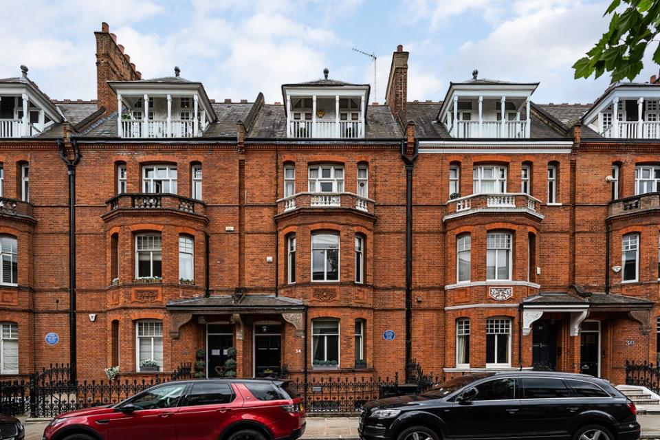 Oscar Wilde’s Tite Street flat was on the market with Hamptons for £1,695,000 last year  (Hampton's International)