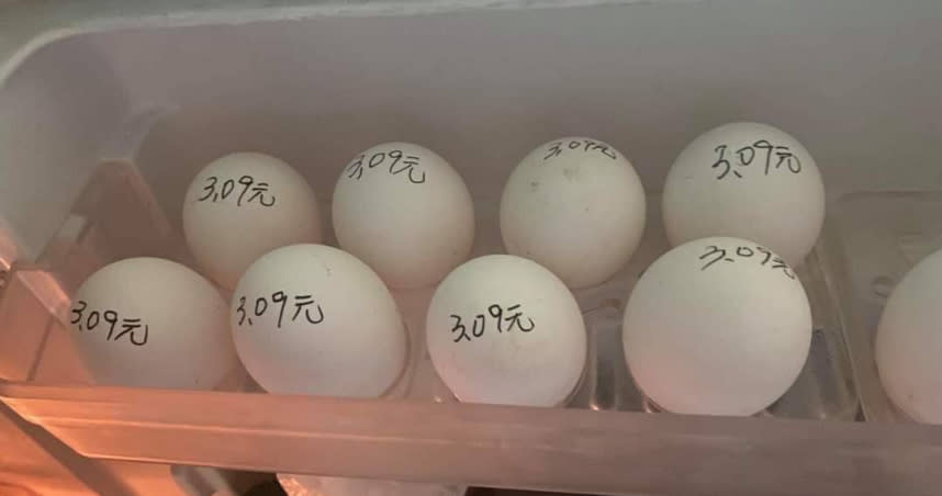 人夫在每顆雞蛋上都寫3.09元，讓人妻感到滿腹委屈。（圖／翻攝爆料公社）