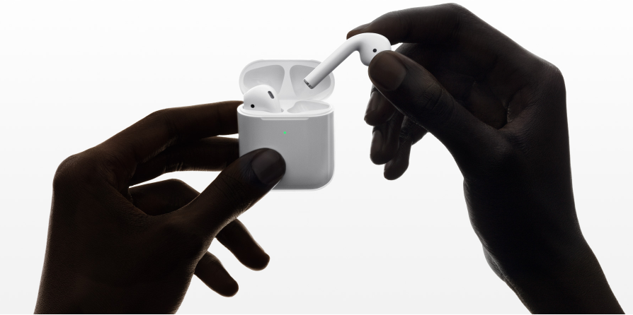 蘋果 AirPods 耳機製造商歌爾正將生產重心轉移至越南。   圖：擷取自蘋果官網（資料照）